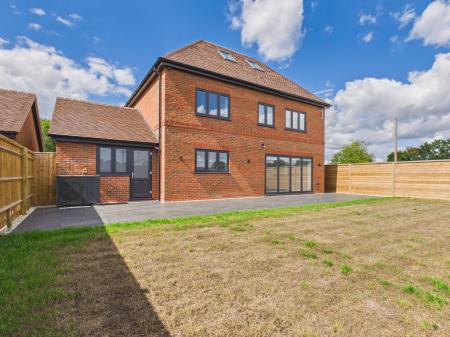 4 bedroom Detached house to let in Aldermaston Road, Pamber Green, Tadley, RG26