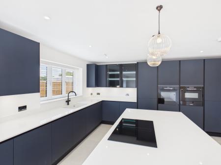 4 bedroom Detached house to let in Aldermaston Road, Pamber Green, Tadley, RG26