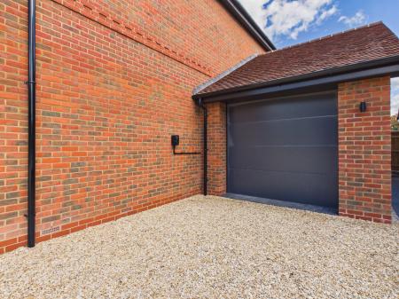 4 bedroom Detached house to let in Aldermaston Road, Pamber Green, Tadley, RG26
