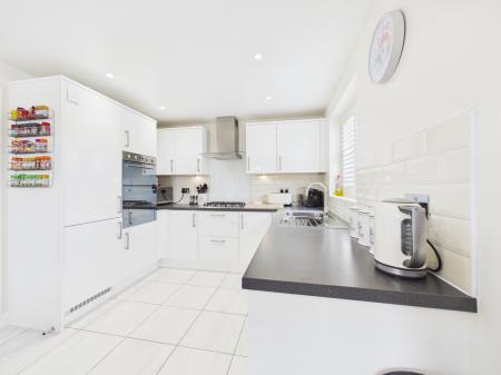 3 bedroom Semi-detached house for sale in Meadowland Close, Bramley, RG26
