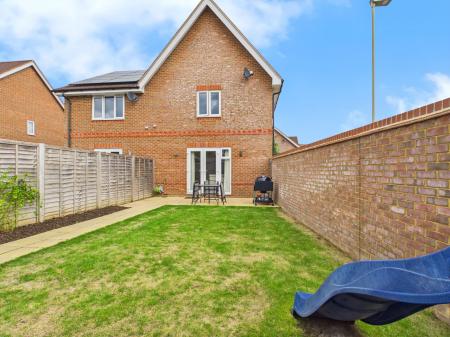 3 bedroom Semi-detached house for sale in Meadowland Close, Bramley, RG26