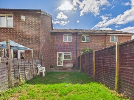 2 bedroom Terraced House to let in Titchfield Close, Tadley, RG26