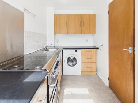 2 bedroom Terraced House to let in Titchfield Close, Tadley, RG26