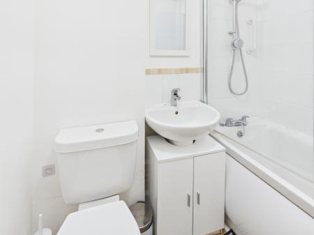 2 bedroom Terraced House to let in Titchfield Close, Tadley, RG26