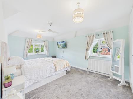 3 bedroom Semi-detached house for sale in Lane End, Bramley, RG26
