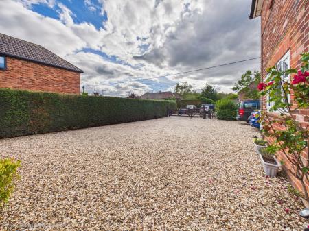 3 bedroom Semi-detached house for sale in Lane End, Bramley, RG26