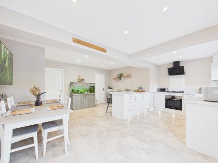 3 bedroom Semi-detached house for sale in Lane End, Bramley, RG26