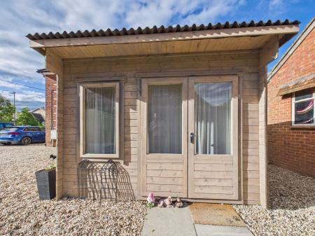 3 bedroom Semi-detached house for sale in Lane End, Bramley, RG26