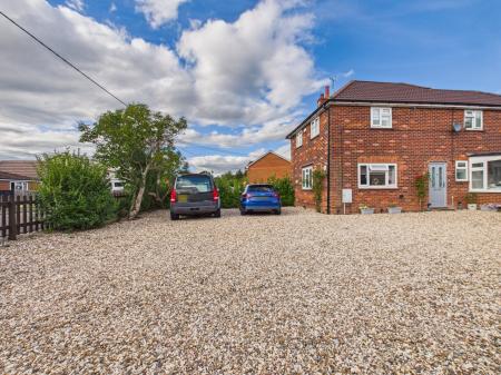 3 bedroom Semi-detached house for sale in Lane End, Bramley, RG26