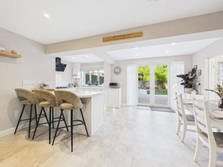 3 bedroom Semi-detached house for sale in Lane End, Bramley, RG26