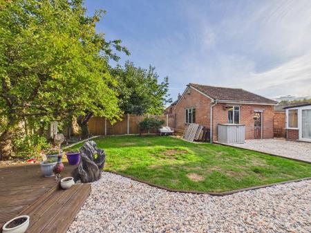 3 bedroom Semi-detached house for sale in Lane End, Bramley, RG26