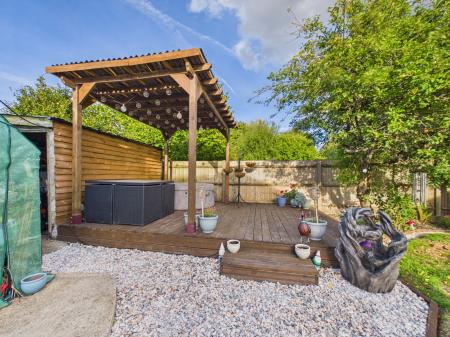 3 bedroom Semi-detached house for sale in Lane End, Bramley, RG26