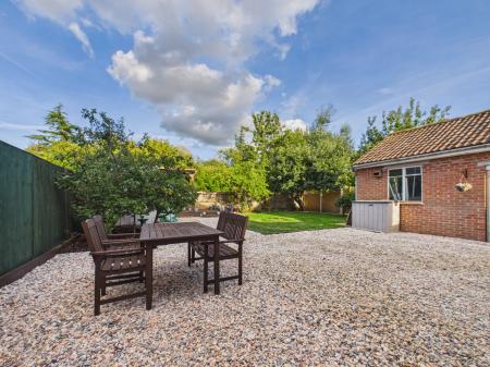 3 bedroom Semi-detached house for sale in Lane End, Bramley, RG26