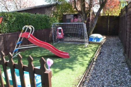 3 bedroom Terraced House to let in Crookham Close, Tadley, RG26