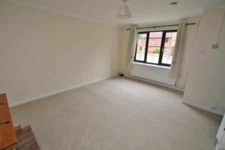 3 bedroom Terraced House to let in Crookham Close, Tadley, RG26
