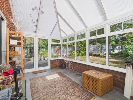5 bedroom Detached house for sale in Sheridan Crescent, Baughurst, RG26
