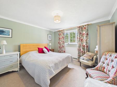 5 bedroom Detached house for sale in Sheridan Crescent, Baughurst, RG26