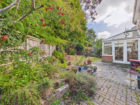 5 bedroom Detached house for sale in Sheridan Crescent, Baughurst, RG26