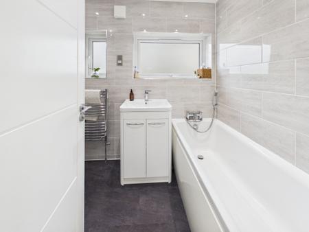3 bedroom Semi-detached house for sale in Tomlins Close, Tadley, RG26