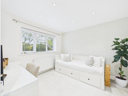 3 bedroom Semi-detached house for sale in Tomlins Close, Tadley, RG26