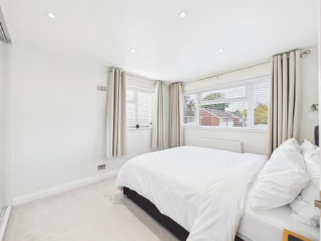 3 bedroom Semi-detached house for sale in Tomlins Close, Tadley, RG26