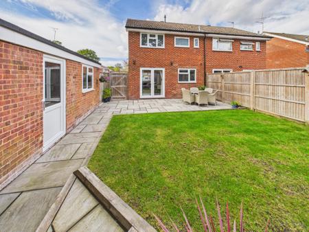 3 bedroom Semi-detached house for sale in Tomlins Close, Tadley, RG26