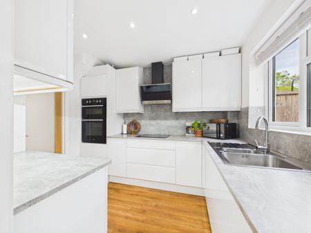 3 bedroom Semi-detached house for sale in Tomlins Close, Tadley, RG26
