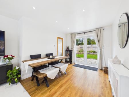 3 bedroom Semi-detached house for sale in Tomlins Close, Tadley, RG26