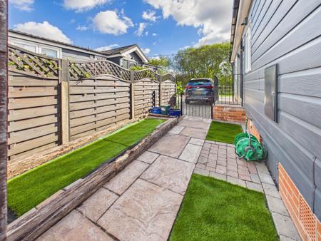 2 bedroom Park home for sale in First Avenue, Aldermaston, RG7