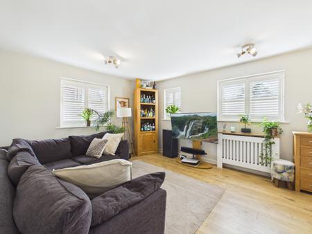 2 bedroom Flat to let in The Den, Tadley, RG26