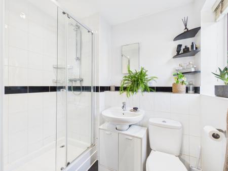 2 bedroom Flat to let in The Den, Tadley, RG26