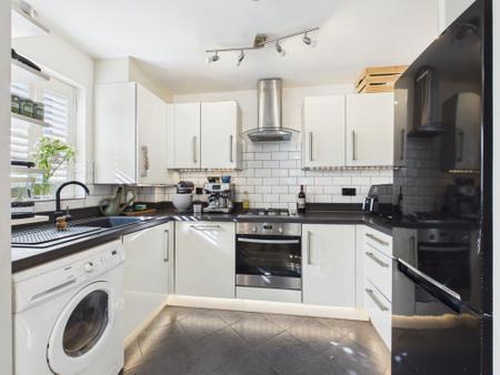 2 bedroom Flat to let in The Den, Tadley, RG26