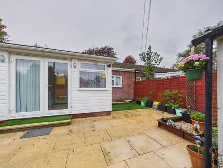 2 bedroom Bungalow for sale in Elmhurst, Tadley, RG26