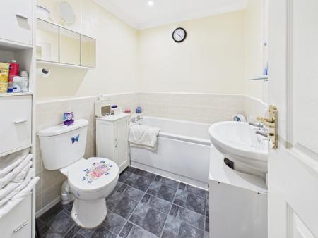 2 bedroom Bungalow for sale in Elmhurst, Tadley, RG26