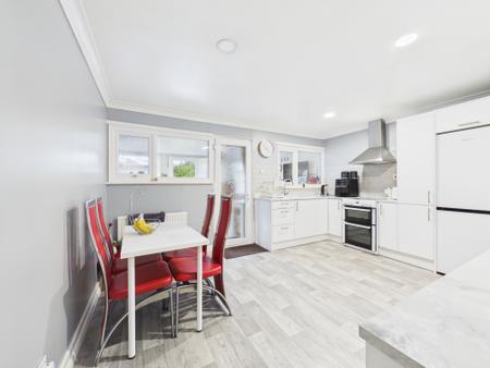 2 bedroom Bungalow for sale in Elmhurst, Tadley, RG26