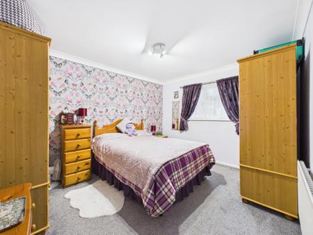 2 bedroom Bungalow for sale in Elmhurst, Tadley, RG26