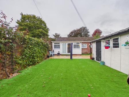 2 bedroom Bungalow for sale in Elmhurst, Tadley, RG26