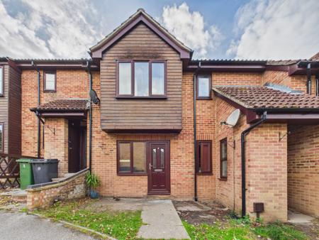 2 bedroom Ground floor maisonette for sale in Linton Close, Tadley, RG26