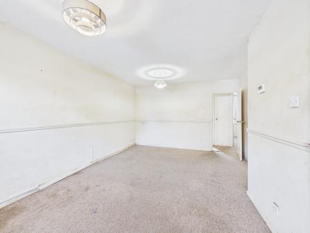 2 bedroom Ground floor maisonette for sale in Linton Close, Tadley, RG26