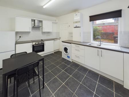 1 bedroom Ground floor flat to let in South View Road, Sharrow, Sheffield, S7