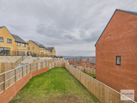 4 bedroom Town house for sale in Manor Park Crescent, Sheffield, S2