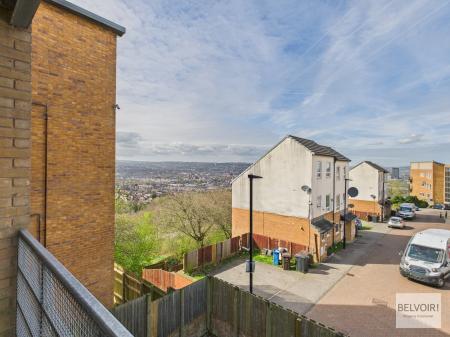 2 bedroom Flat for sale in Kenninghall Road, Norfolk Park, Sheffield, S2