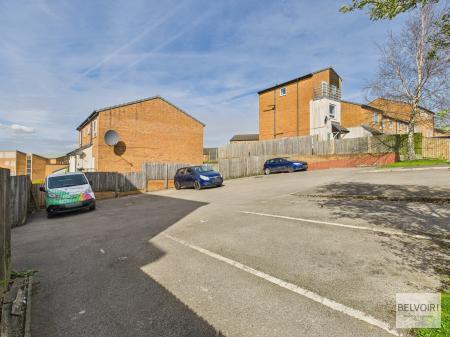 2 bedroom Flat for sale in Kenninghall Road, Norfolk Park, Sheffield, S2