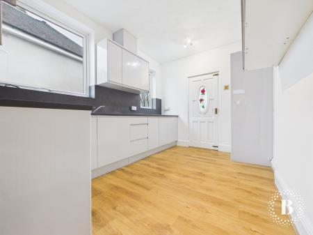 2 bedroom Semi-detached house to let in Woolley Wood Road, Shiregreen, Sheffield, S5