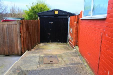 2 bedroom Semi-detached house to let in Woolley Wood Road, Shiregreen, Sheffield, S5