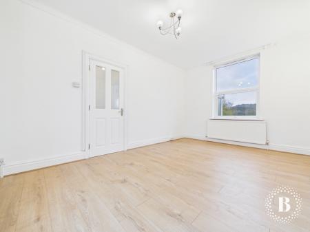 2 bedroom Semi-detached house to let in Woolley Wood Road, Shiregreen, Sheffield, S5