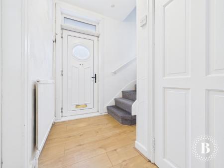 2 bedroom Semi-detached house to let in Woolley Wood Road, Shiregreen, Sheffield, S5