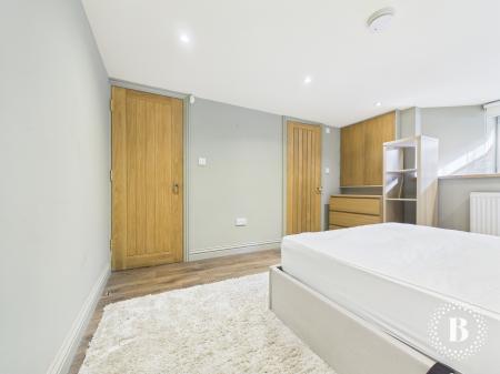 4 bedroom Terraced House to let in Peveril Road, Sheffield, S11