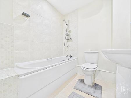 2 bedroom Apartment for sale in Beeches Bank, Norfolk Park, Sheffield, S2