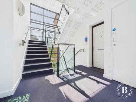 2 bedroom Apartment for sale in Beeches Bank, Norfolk Park, Sheffield, S2